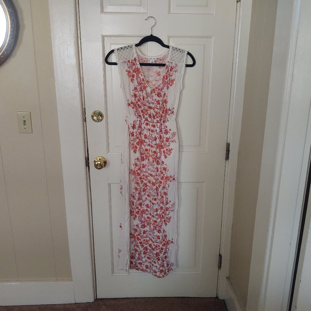 🎯 3 for $20 - EUC White Floral Maxi Dress (XS)